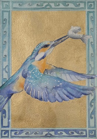 Aquarellbild eines Eisvogels in Blau und Orange mit goldenem Hintergrund und türkisfarbener Schmuckbordüre
